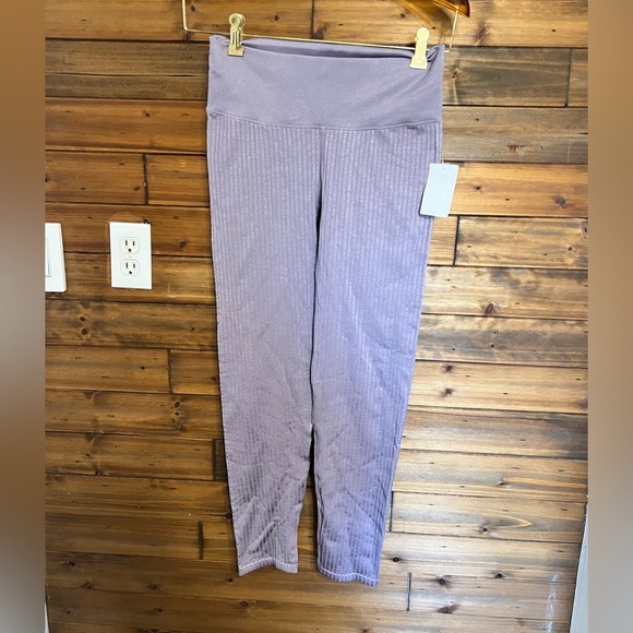 Good American Pants - Good American Lavender ribbed compression leggings size 3/4 NWT